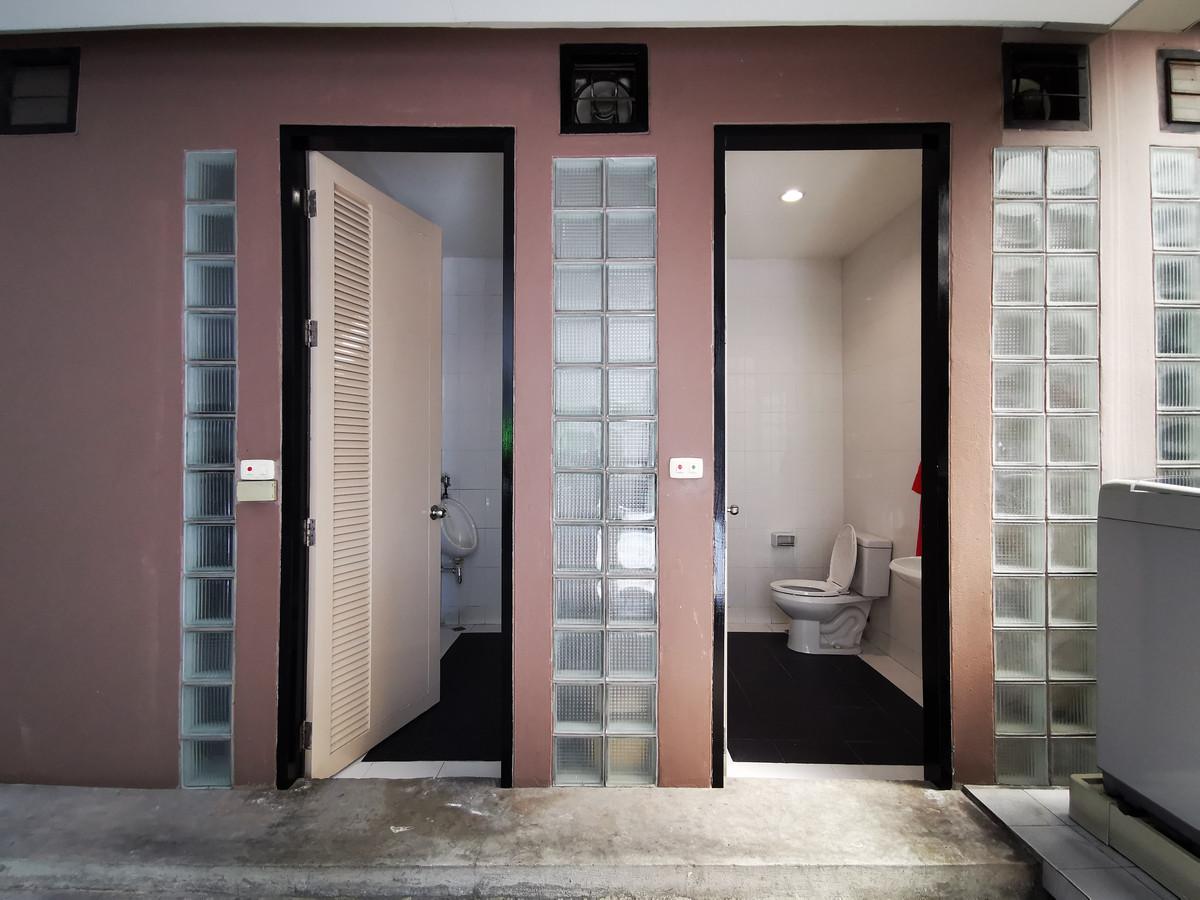 For RentShop HouseSapankwai,Jatujak : Retail Space for Rent - Ground Floor at Saphan Khwai-Pradiphat Rd.