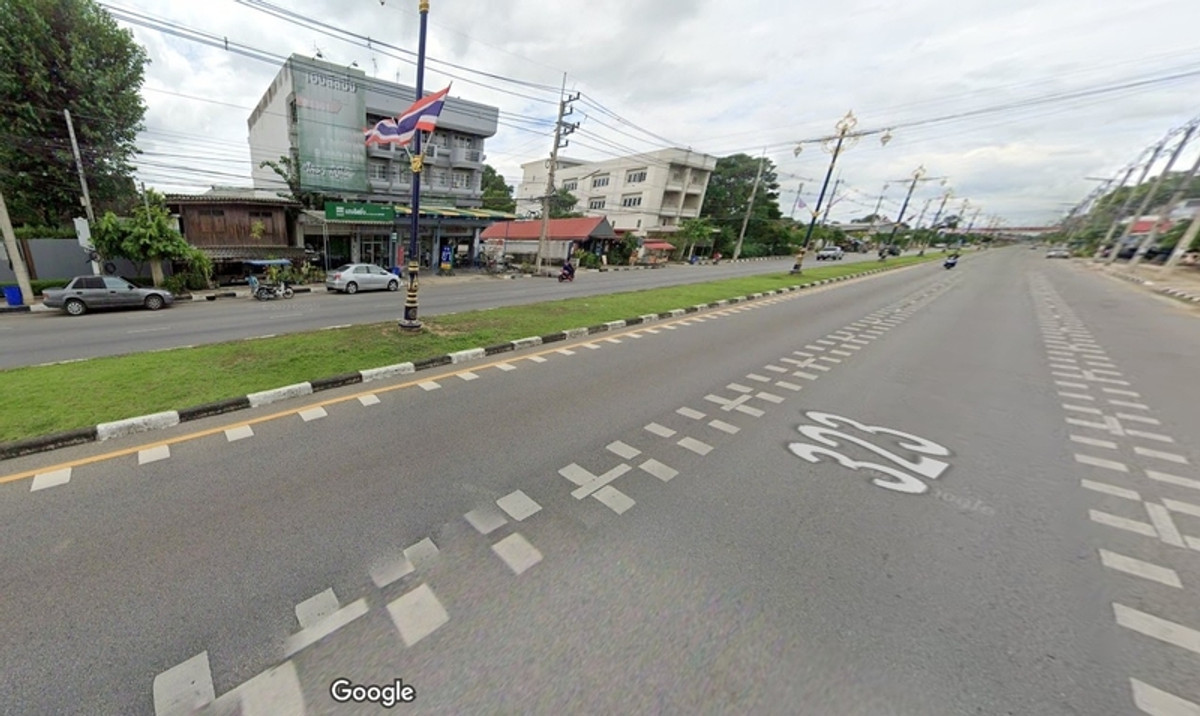ขายที่ดินกาญจนบุรี : 88642 - ขายที่ดินพร้อมสิ่งปลูกสร้าง 44 ตรว. ติดถนนใหญ่ 6 เลน ถนนแสงชูโต กาญจนบุรี