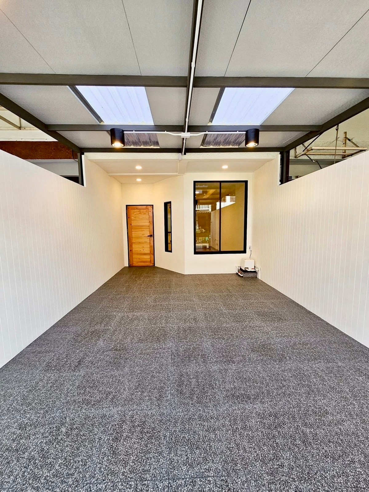 ขายทาวน์โฮมวิภาวดี ดอนเมือง หลักสี่ : ขายทาวน์เฮาส์ 2 ชั้น รีโนเวทใหม่ ติดถนนวิภาวดี–ดอนเมือง | 17.5 ตร.วา | ใกล้สนามบินดอนเมือง ราคาสุดคุ้ม ทาวน์เฮาส์ทำเลหายาก “ติดถนนใหญ่” วิภาวดี–ดอนเมือง รีโนเวทใหม่ พร้อมเข้าอยู่