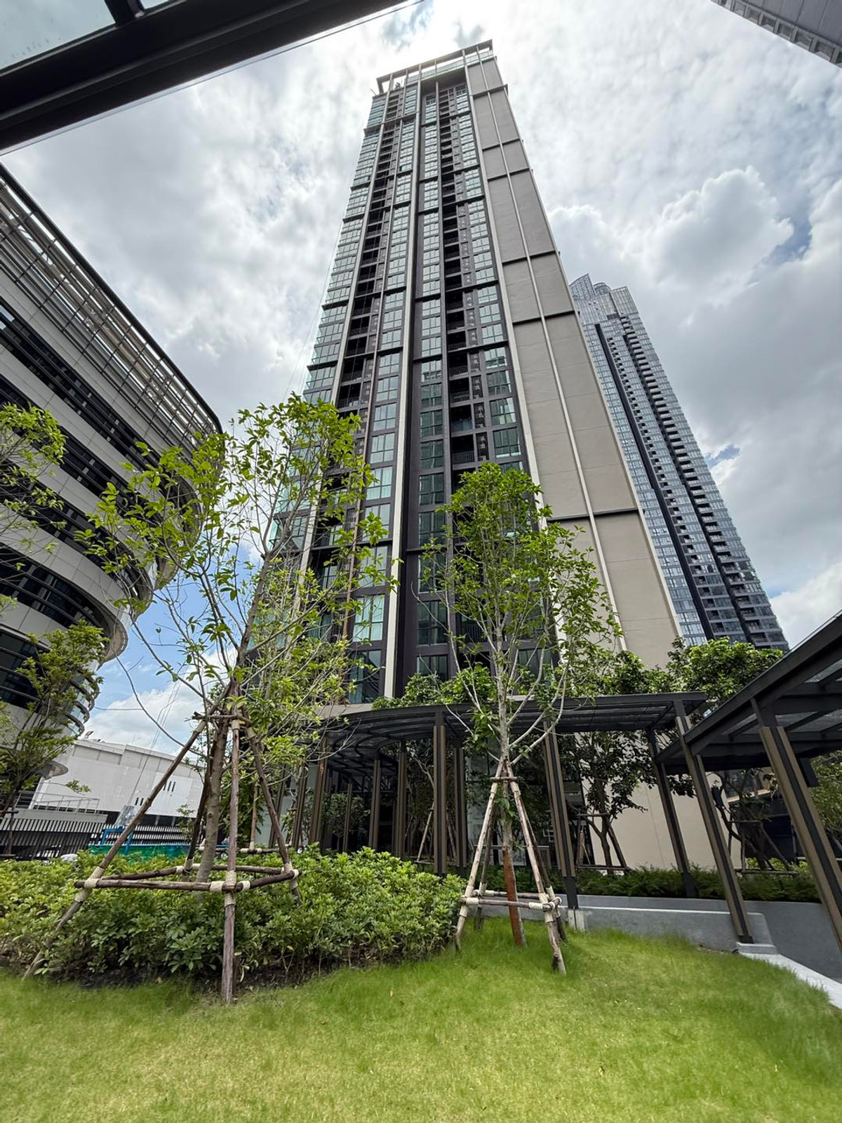 For RentCondoRama9, Petchburi, RCA : Nue District R9 -2BR✨37,000/Month✨Corner room