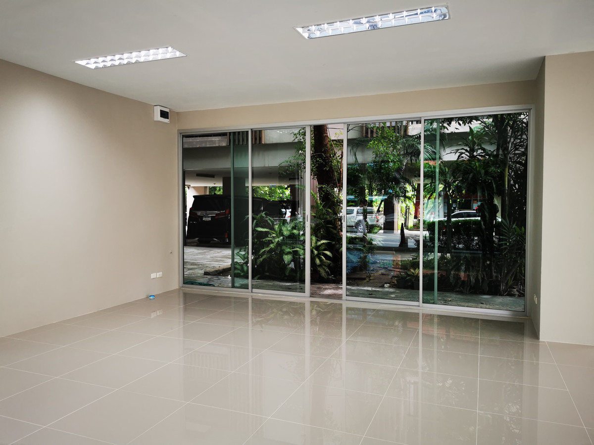 For RentShop HouseSapankwai,Jatujak : Retail Space for Rent - Ground Floor at Saphan Khwai-Pradiphat Rd.