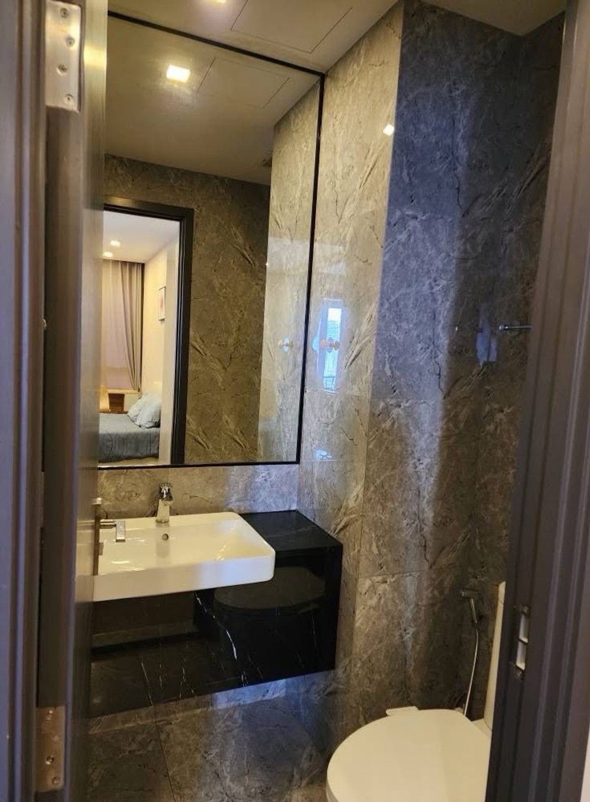 ให้เช่าคอนโดสุขุมวิท อโศก ทองหล่อ : ให้เช่าคอนโด Ashton Asoke-แอชตัน อโศก ชั้น 18 ขนาด 35 ตร.ม. 1 bedroom 1 bathroom วิวเมือง ทิศตะวันออก ราคาพิเศษ 25,000 บาท