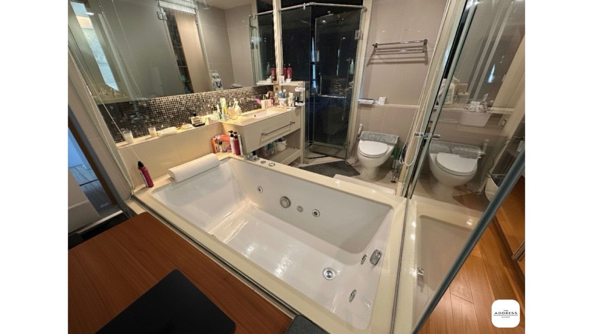 For SaleCondoSathorn, Narathiwat : For Sale: The Address Sathorn 12 🏢 – Near BTS Saint Louis 🚇, City View 🌆, Close to Bangkok Christian College 🎓. Great price 💰, negotiable ✨.