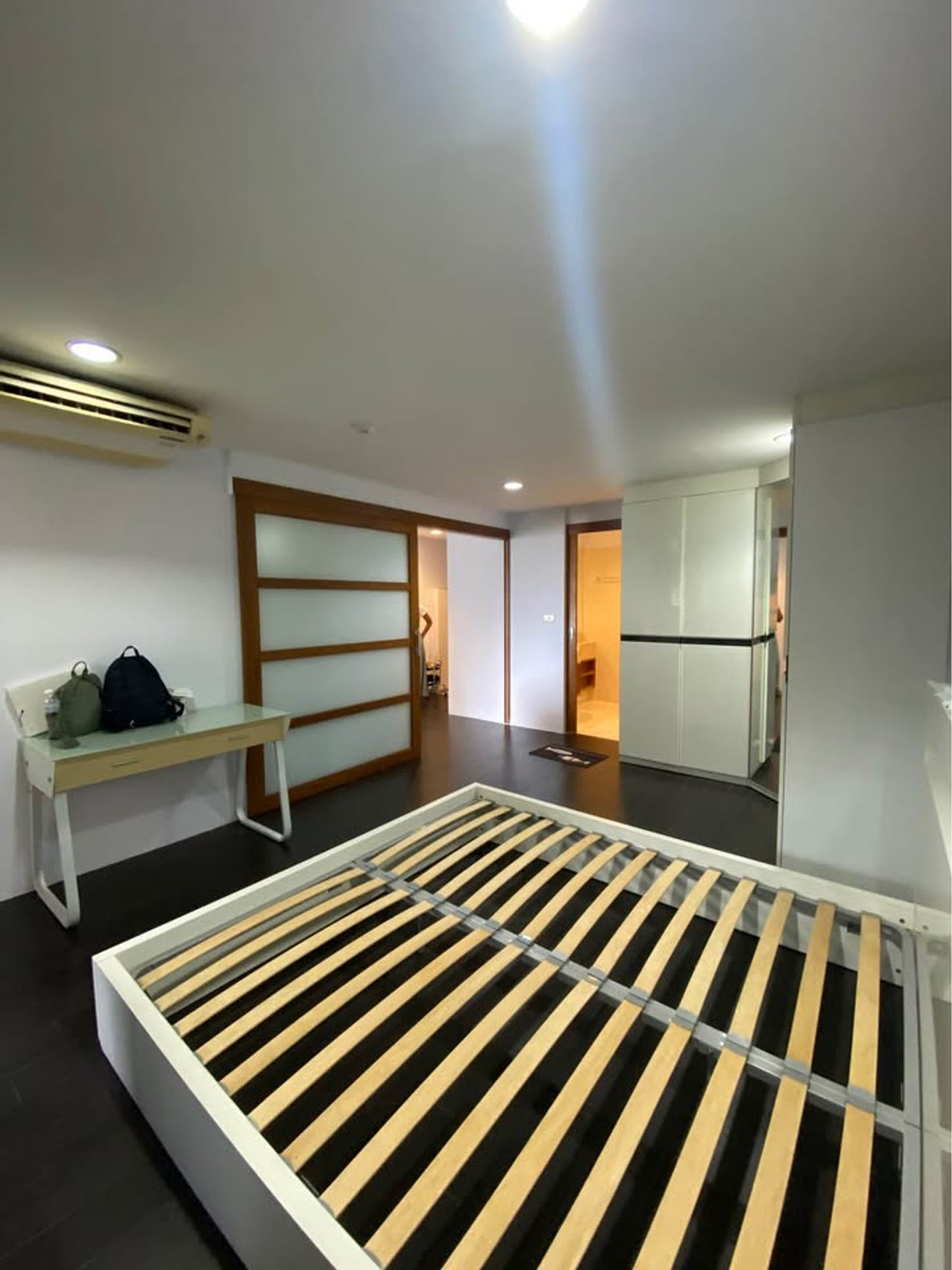 ขายคอนโดสุขุมวิท อโศก ทองหล่อ : ขาย Asoke Tower Condominium –  78 ตร.ม.   7.8 ล้านบาท (ต่อรองได้อีก ) ห้องใหญ่กลางอโศก