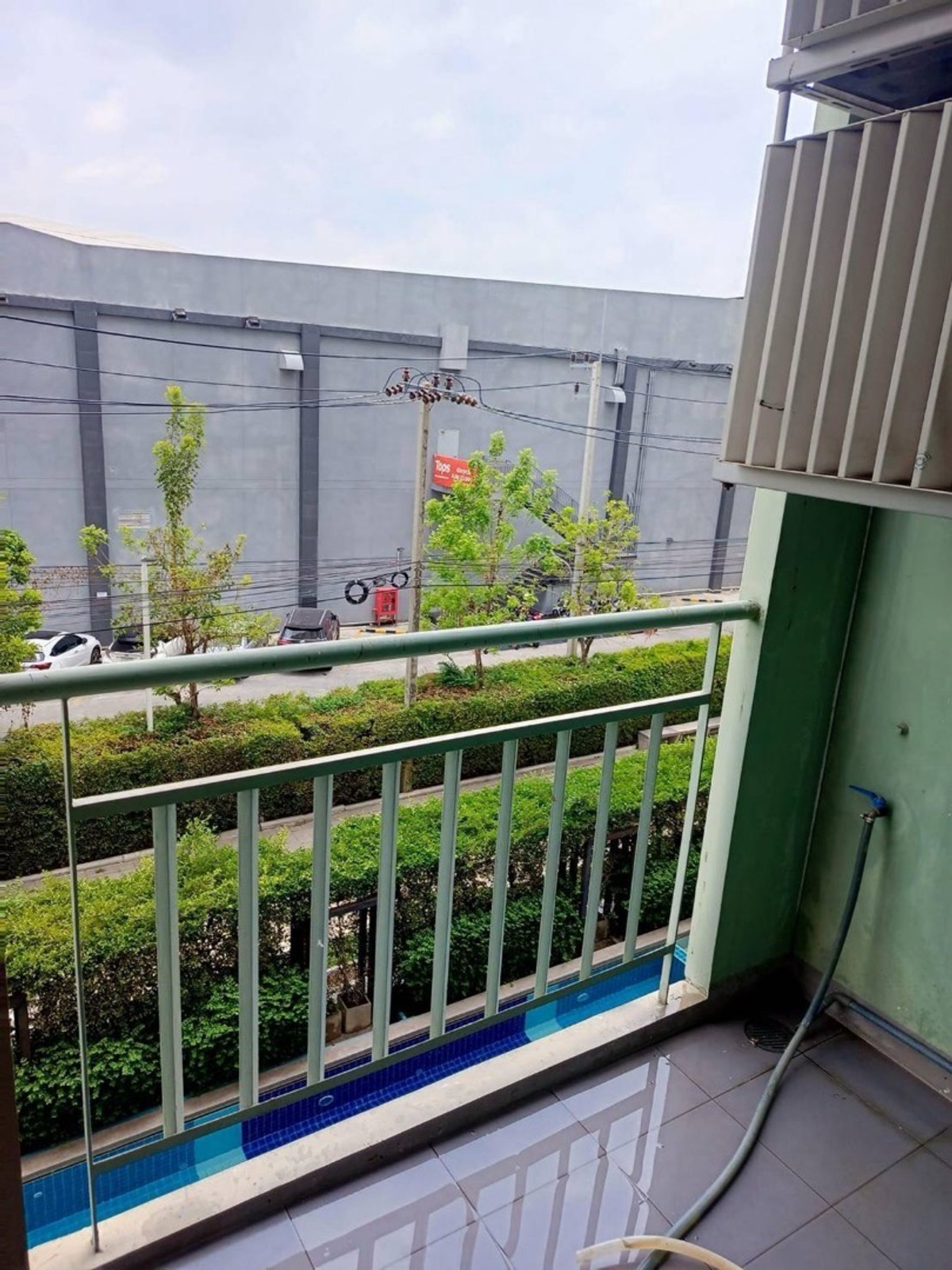 For RentCondoOnnut, Udomsuk : Condo for rent Lumpini Ville Sukhumvit 77 Phase 2 3rd floor, swimming pool view Located near On Nut BTS, convenient travel, next to Sukhumvit Road. Plenty of food near the condo. Complete with furniture and electrical appliances, ready to move in, price 9