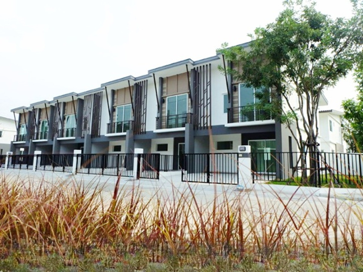 ให้เช่าทาวน์โฮมรัตนาธิเบศร์ สนามบินน้ำ พระนั่งเกล้า : ทำเลดี รพ.บางใหญ่ 400 ม. ให้เช่าทาวน์โฮม 2 ชั้น 3 นอนซ.กันตนา-วงแหวนฯ MRT ตลาดบางใหญ่ 3.9 กม. 2 น้ำ ตลาด พระเงิน 1.7 กม.พฤกษา