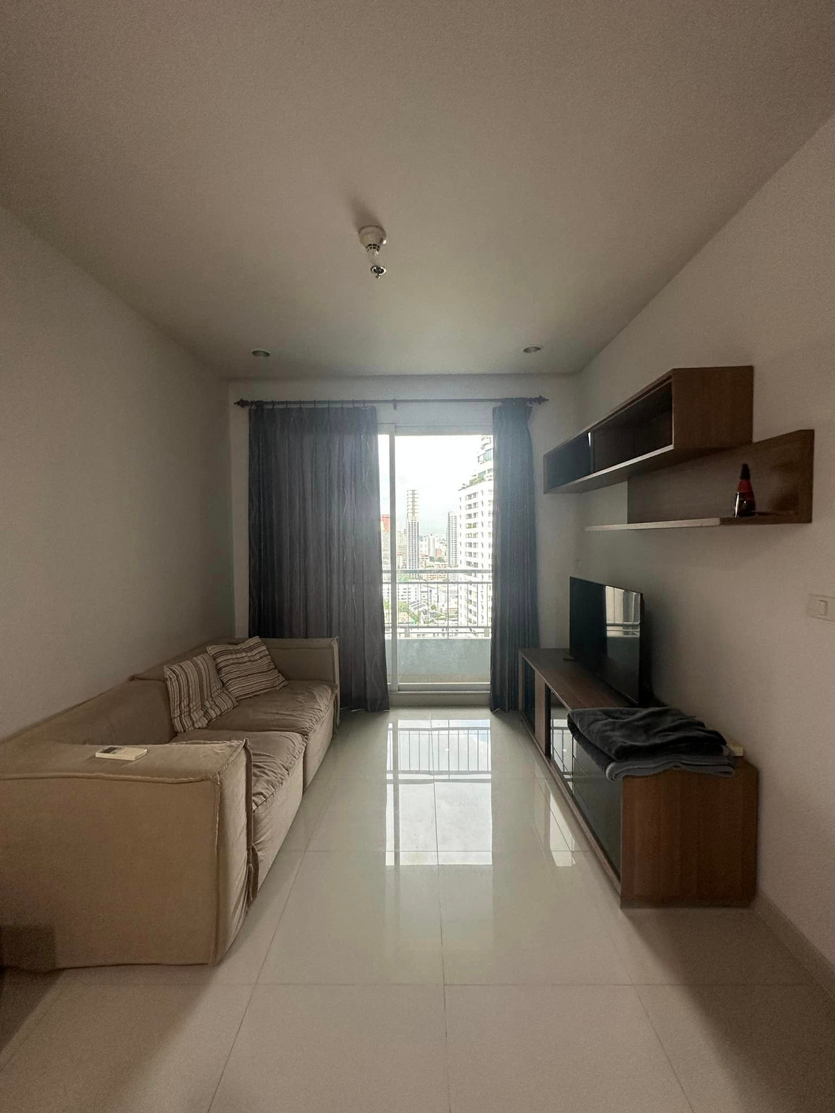ให้เช่าคอนโดพระราม 9 เพชรบุรีตัดใหม่ RCA : M1478 For Rent Circle Condominium Petburi 