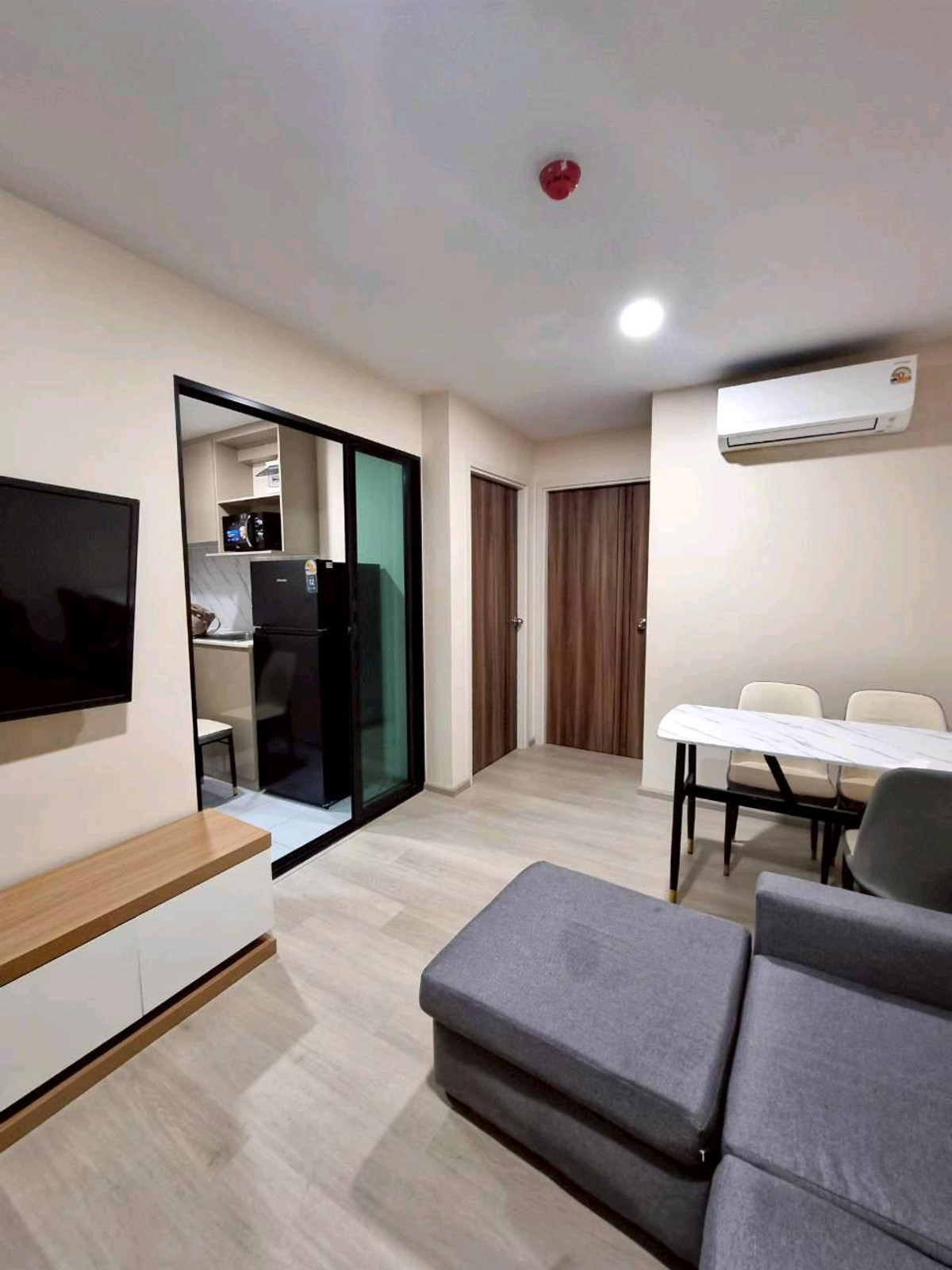 ให้เช่าคอนโดรัชดา ห้วยขวาง : คอนโด The Belgravia @ Ratchada 17 / 2 ห้องนอน ให้เช่า 17,000 / เดือน ใกล้ MRT สุทธิสาร 