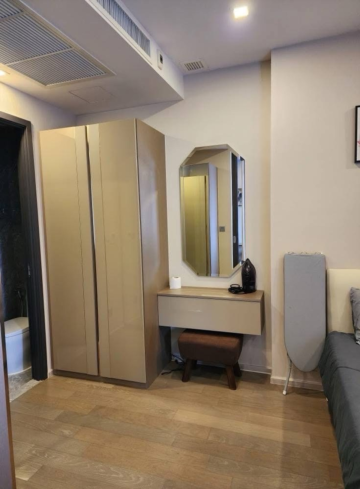 ให้เช่าคอนโดสุขุมวิท อโศก ทองหล่อ : ให้เช่าคอนโด Ashton Asoke-แอชตัน อโศก ชั้น 18 ขนาด 35 ตร.ม. 1 bedroom 1 bathroom วิวเมือง ทิศตะวันออก ราคาพิเศษ 25,000 บาท