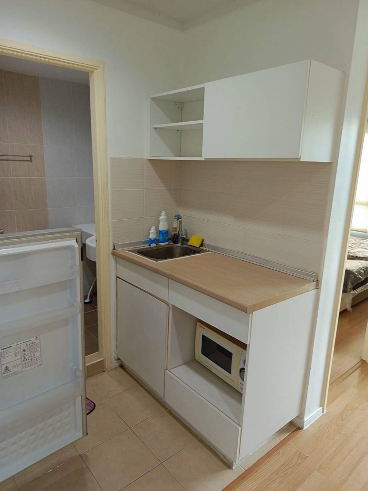 For RentCondoOnnut, Udomsuk : Condo for rent Lumpini Ville Sukhumvit 77 Phase 2 3rd floor, swimming pool view Located near On Nut BTS, convenient travel, next to Sukhumvit Road. Plenty of food near the condo. Complete with furniture and electrical appliances, ready to move in, price 9