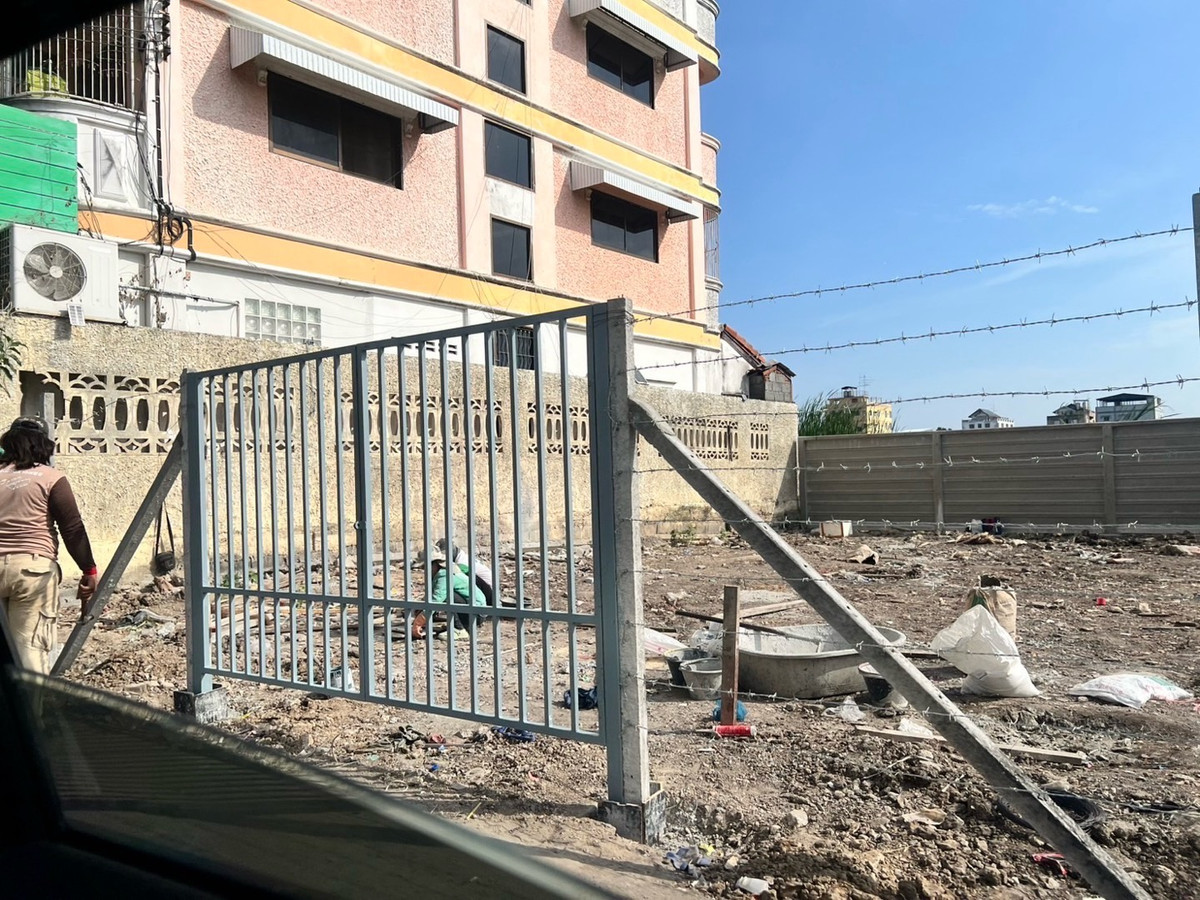 ให้เช่าที่ดินปทุมธานี รังสิต ธรรมศาสตร์ : ให้เช่าที่ดินซอยพหลโยธิน85 กว้าง20 เมตร ลึก16เมตร ขนาด 80ตรว. รังสิตปากซอยไทวัสดุ และปั้มบางจาก ซอยทะลุพหลโยธิน87 ได้