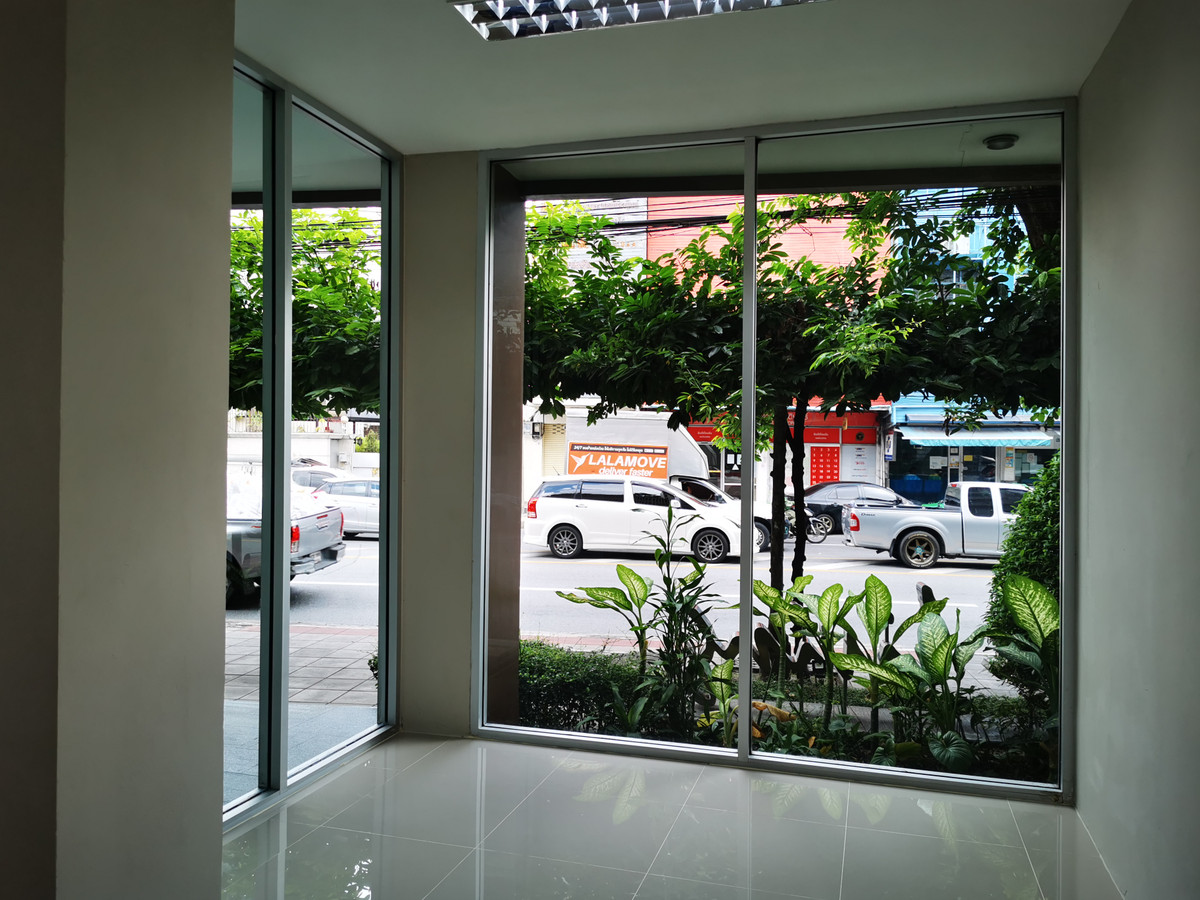For RentShop HouseSapankwai,Jatujak : Retail Space for Rent - Ground Floor at Saphan Khwai-Pradiphat Rd.