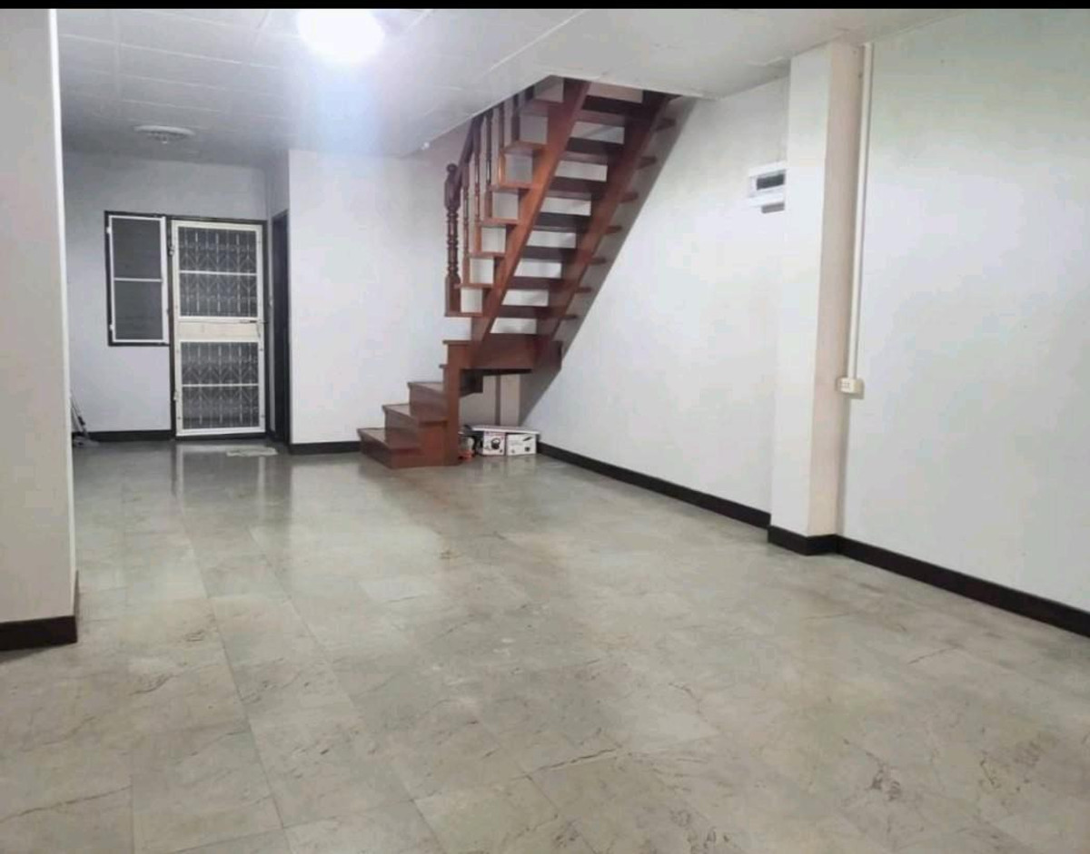 ขายทาวน์โฮมพุทธมณฑล ศาลายา : ขายด่วนมาก! ปรับลดเหลือ 2.69 ล้าน
ทาวน์เฮ้าส์ 3 ชั้น พุทธมณฑลสาย2  เนื้อที่20.3ตร.ว.บ้านแข็งแรงสภาพดีมาก ใกล้ตลาดสี่แยกทศกัณฑ์, ตลาดธนบุรี2  ใกล้ถนนตัดใหม่ศิริราชพรานนก-สาย4 