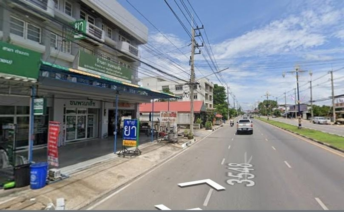 ขายที่ดินกาญจนบุรี : 88642 - ขายที่ดินพร้อมสิ่งปลูกสร้าง 44 ตรว. ติดถนนใหญ่ 6 เลน ถนนแสงชูโต กาญจนบุรี