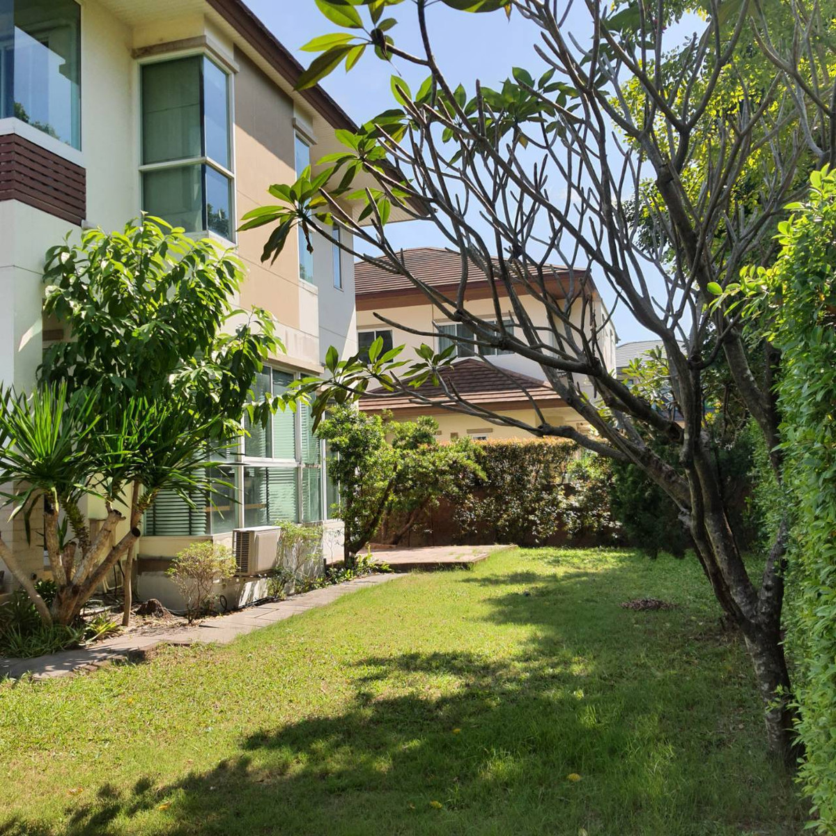 For SaleHousePhutthamonthon, Salaya : Very special discount, 2-story detached house (corner plot) near Borommaratchachonnani Road. Busarakam Residence Village