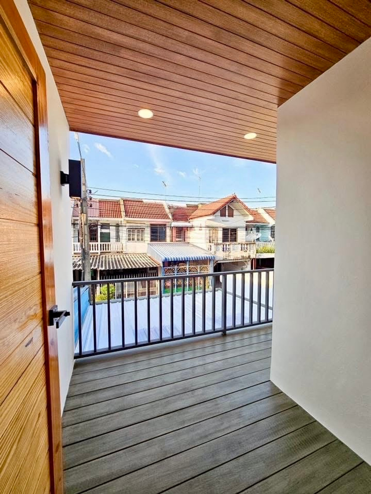 ขายทาวน์โฮมวิภาวดี ดอนเมือง หลักสี่ : ขายทาวน์เฮาส์ 2 ชั้น รีโนเวทใหม่ ติดถนนวิภาวดี–ดอนเมือง | 17.5 ตร.วา | ใกล้สนามบินดอนเมือง ราคาสุดคุ้ม ทาวน์เฮาส์ทำเลหายาก “ติดถนนใหญ่” วิภาวดี–ดอนเมือง รีโนเวทใหม่ พร้อมเข้าอยู่