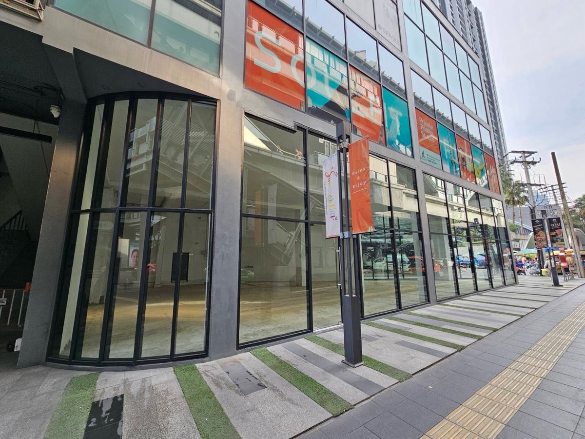 For RentRetail SpaceOnnut, Udomsuk : Rental area 194.20 square meters, next to the main road, Phra Khanong, Sukhumvit, good location, next to BTS, has parking.