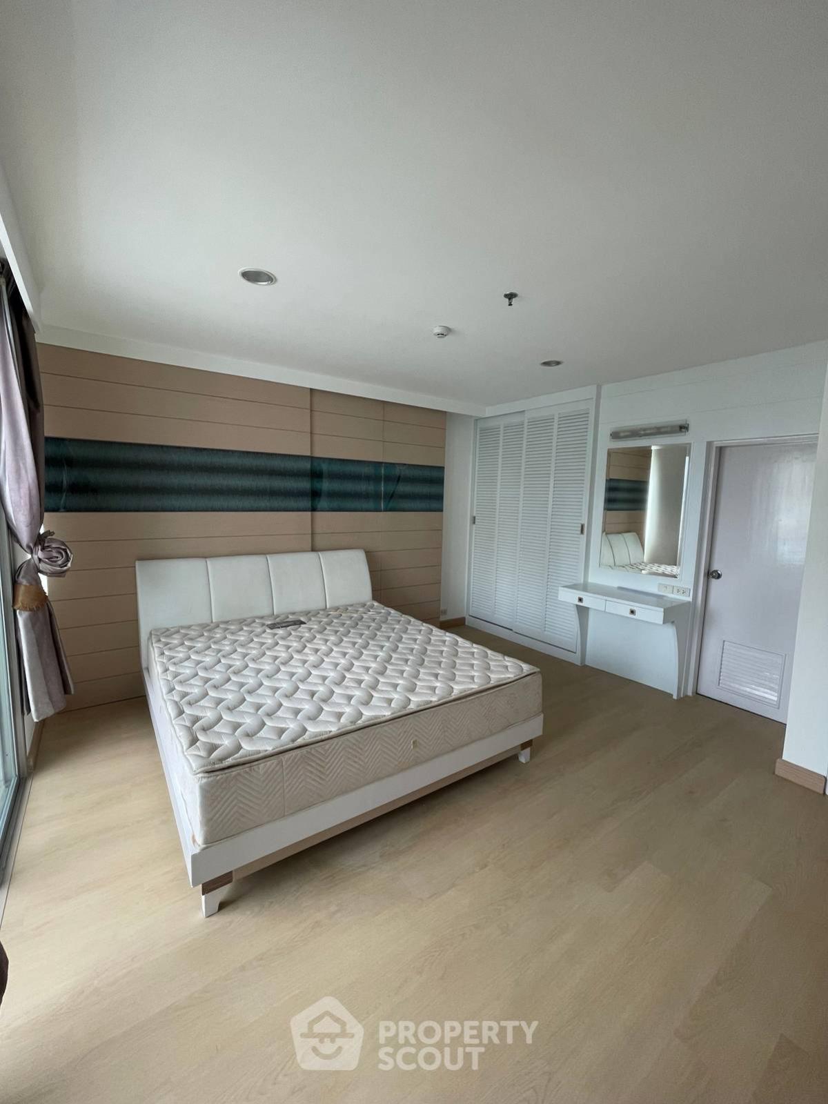 ให้เช่าคอนโดสาทร นราธิวาส : คอนโด 2-ห้องนอน ที่ เซ็นต์หลุยส์ แกรนด์เทอเรส คอนโดมิเนียม ใกล้ BTS เซนต์หลุยส์