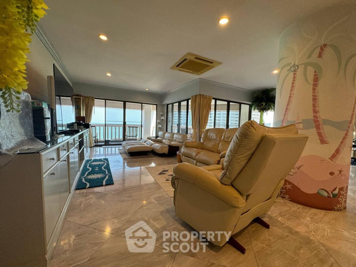 For RentCondoCha-am Phetchaburi : 4-BR Condo at Dusit Condominium close to The Venezia
