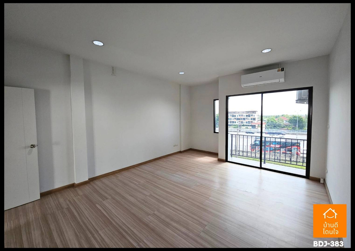 Home OfficePattanakan, Srinakarin : (Sell/Rent) Prime location for doing business HomeOffice City Link Rama 9-Srinakarin (17.9 sq m.) 3 bedrooms, 3 bathrooms, along Kanchana parallel road.