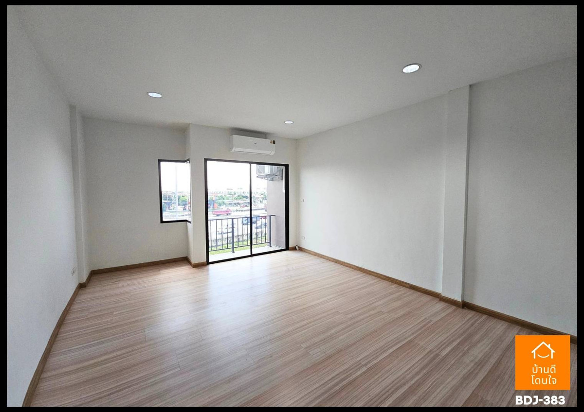 Home OfficePattanakan, Srinakarin : (Sell/Rent) Prime location for doing business HomeOffice City Link Rama 9-Srinakarin (17.9 sq m.) 3 bedrooms, 3 bathrooms, along Kanchana parallel road.