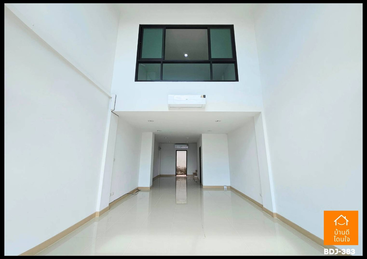 Home OfficePattanakan, Srinakarin : (Sell/Rent) Prime location for doing business HomeOffice City Link Rama 9-Srinakarin (17.9 sq m.) 3 bedrooms, 3 bathrooms, along Kanchana parallel road.