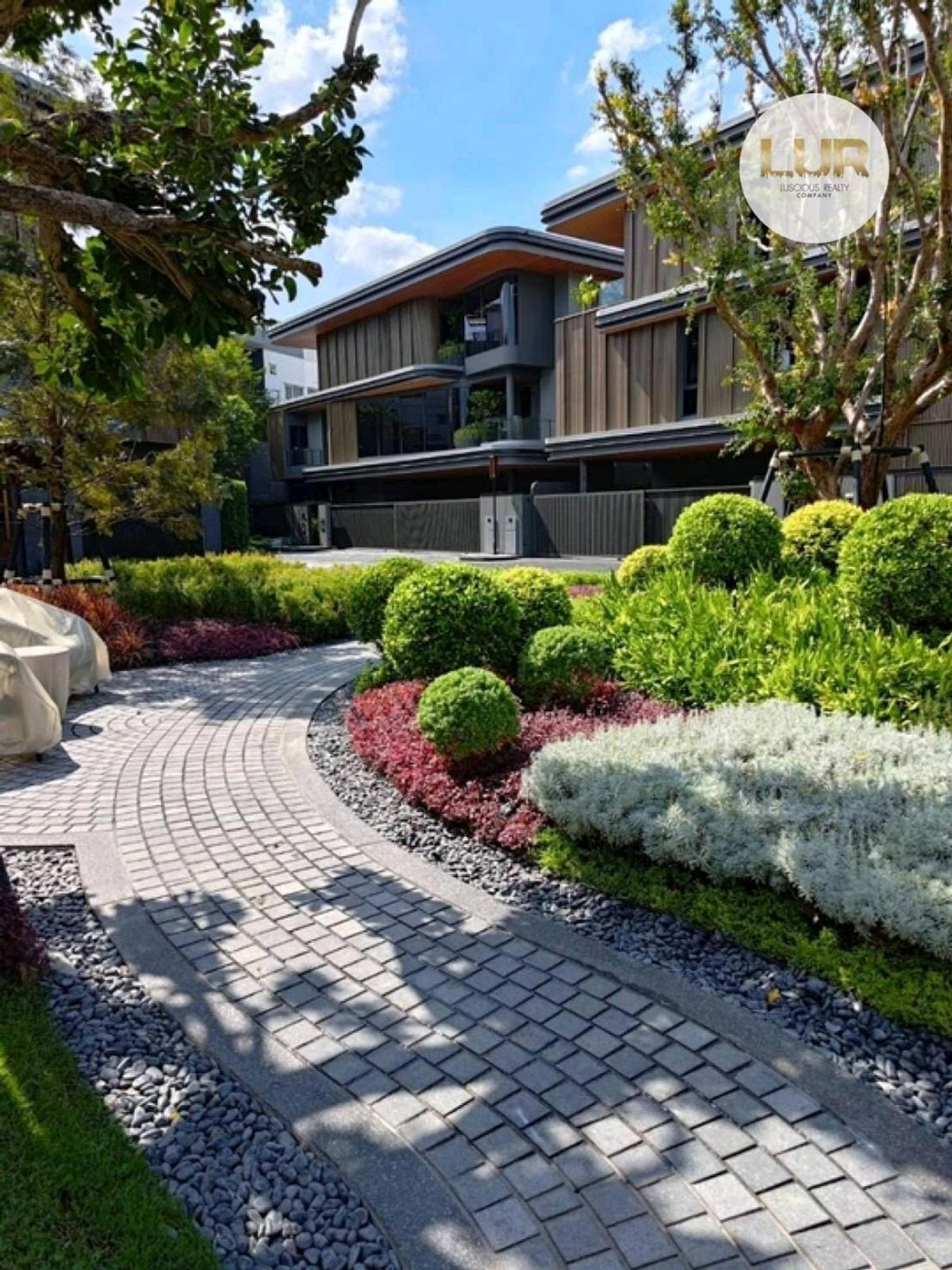 ให้เช่าบ้านพระราม 9 เพชรบุรีตัดใหม่ RCA : ให้เช่า BuGaan Rama 9 - Meng Jai บูก้าน พระราม 9 - เหม่งจ๋าย
บ้านเดี่ยวให้เช่า