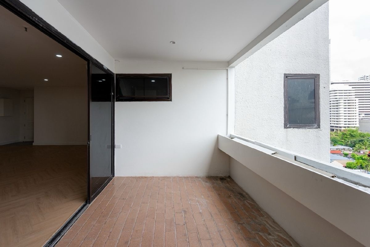 ขายคอนโดสุขุมวิท อโศก ทองหล่อ : 📢👇 เพนท์เฮ้าส์ ตกแต่งใหม่ทั้งระบบ ขนาดกว้างใจกลางอโศก เดินทางสะดวกที่สุด ทั้ง BTS และ MRT เหมาะทั้งสำหรับอยู่อาศัยเองและนักลงทุน เนื่องจากมีความต้องการเช่าสูง