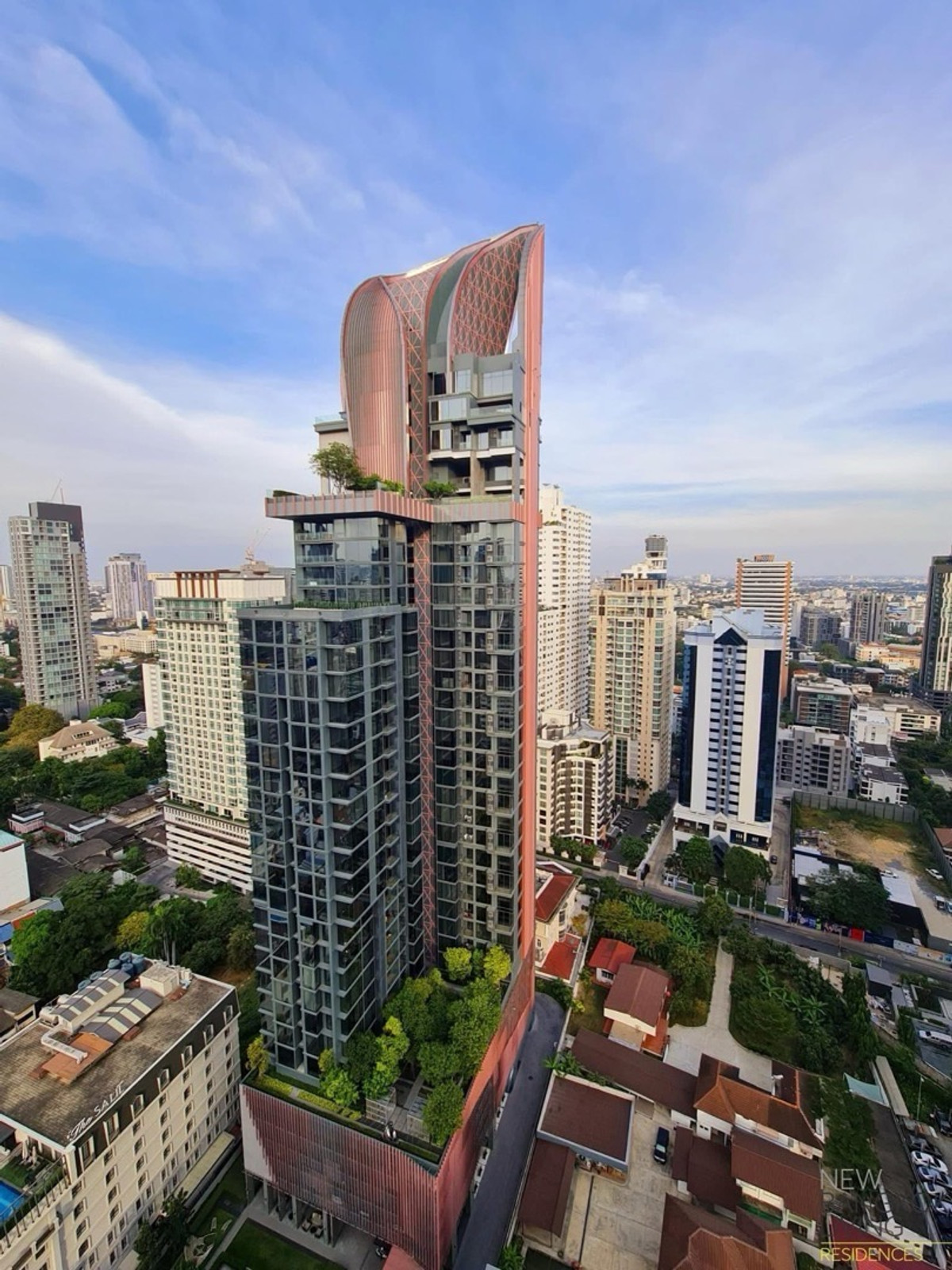 For RentCondoSukhumvit, Asoke, Thonglor : Available 10/3/26
Luxury living in the heart of Sukhumvit!Just a few steps to BTS Thonglor, surrounded by popular cafés and restaurants. Bright, unblocked view, fully furnished