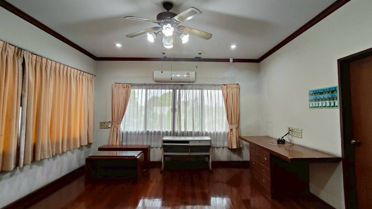 ให้เช่าบ้านพัฒนาการ ศรีนครินทร์ : 🏡 ให้เช่าบ้านเดี่ยวหลังใหญ่ – ซอยกรุงเทพกรีฑา 8เหมาะสำหรับพักอาศัยหรือทำ โฮมออฟฟิศบนพื้นที่ใหญ่ถึง 1 ไร่ พื้นที่ใช้สอยกว้างขวาง