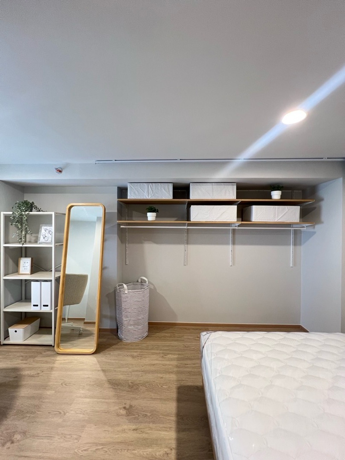 For RentCondoSiam Paragon ,Chulalongkorn,Samyan : Condo near Chula, 1 bedroom, 38 sq m., high floor, fully furnished, ready to move in, Culture Chula, near MRT Samyan 350 m., opposite the Thai Red Cross Statue. Make an appointment to see the actual room. Call 062-339-3663