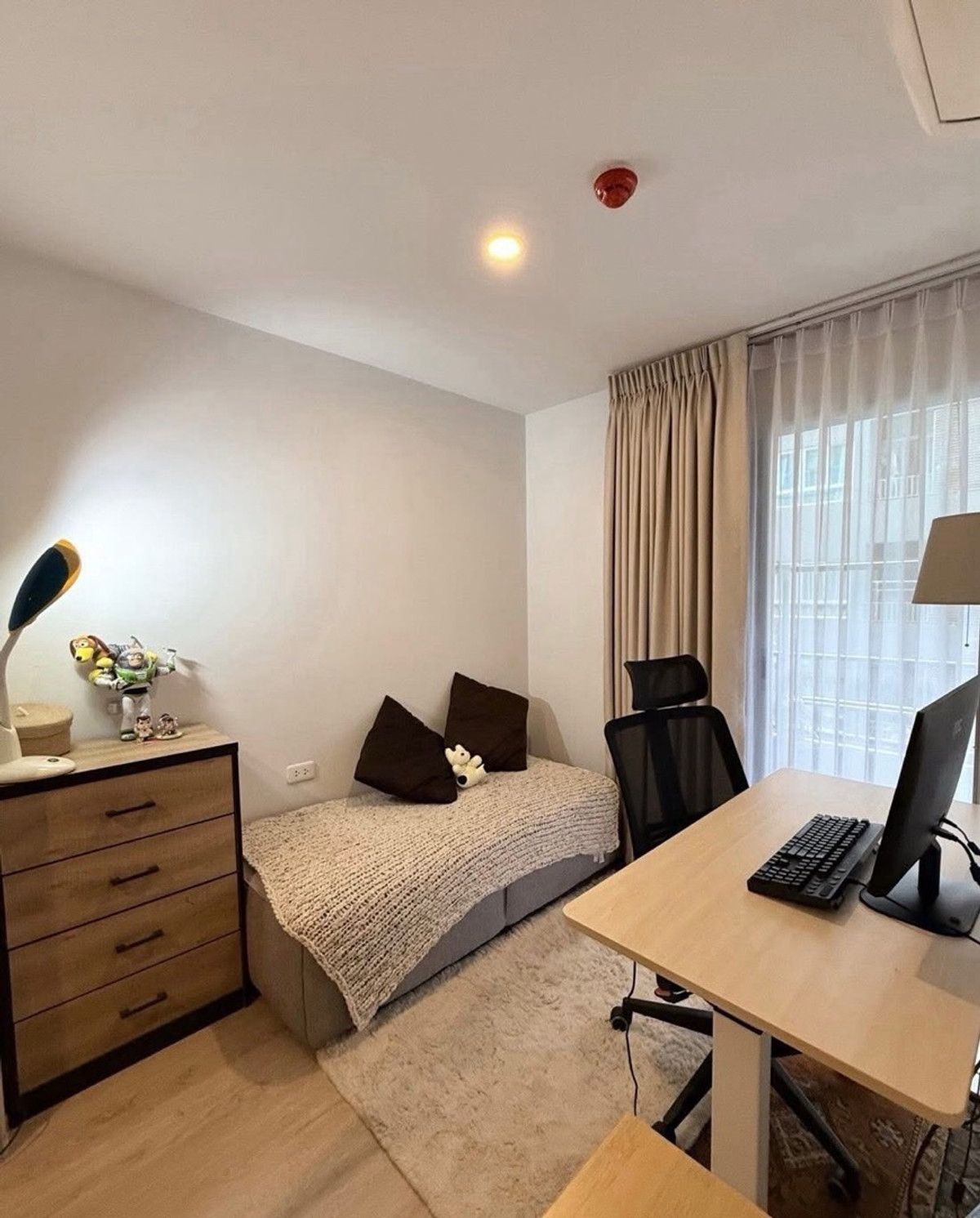 For RentCondoKasetsart, Ratchayothin : For rent, Elio Del Moss, Soi Phahonyothin 34, 1bed plus (2 bedrooms), near food sources, near BTS Senanikom 700 m., there is a shuttle, near Kasetsart University**TEL: 0863649888 / LINE: @751paggb