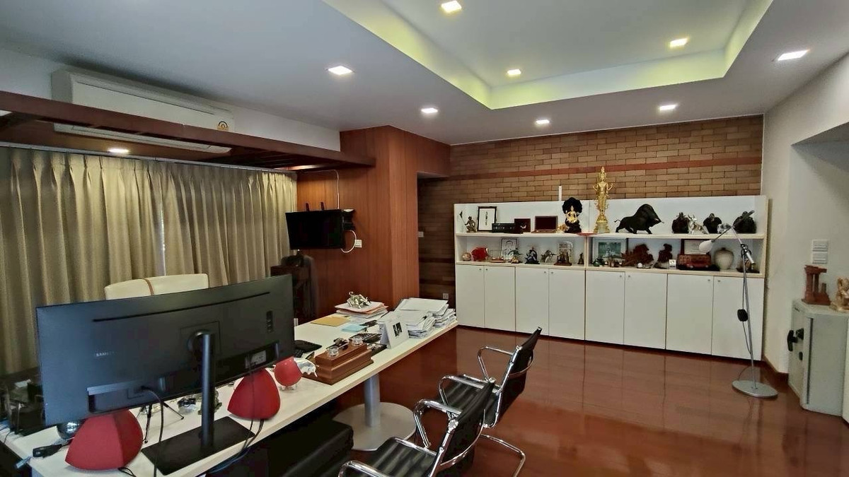 ให้เช่าบ้านพัฒนาการ ศรีนครินทร์ : 🏡 ให้เช่าบ้านเดี่ยวหลังใหญ่ – ซอยกรุงเทพกรีฑา 8เหมาะสำหรับพักอาศัยหรือทำ โฮมออฟฟิศบนพื้นที่ใหญ่ถึง 1 ไร่ พื้นที่ใช้สอยกว้างขวาง