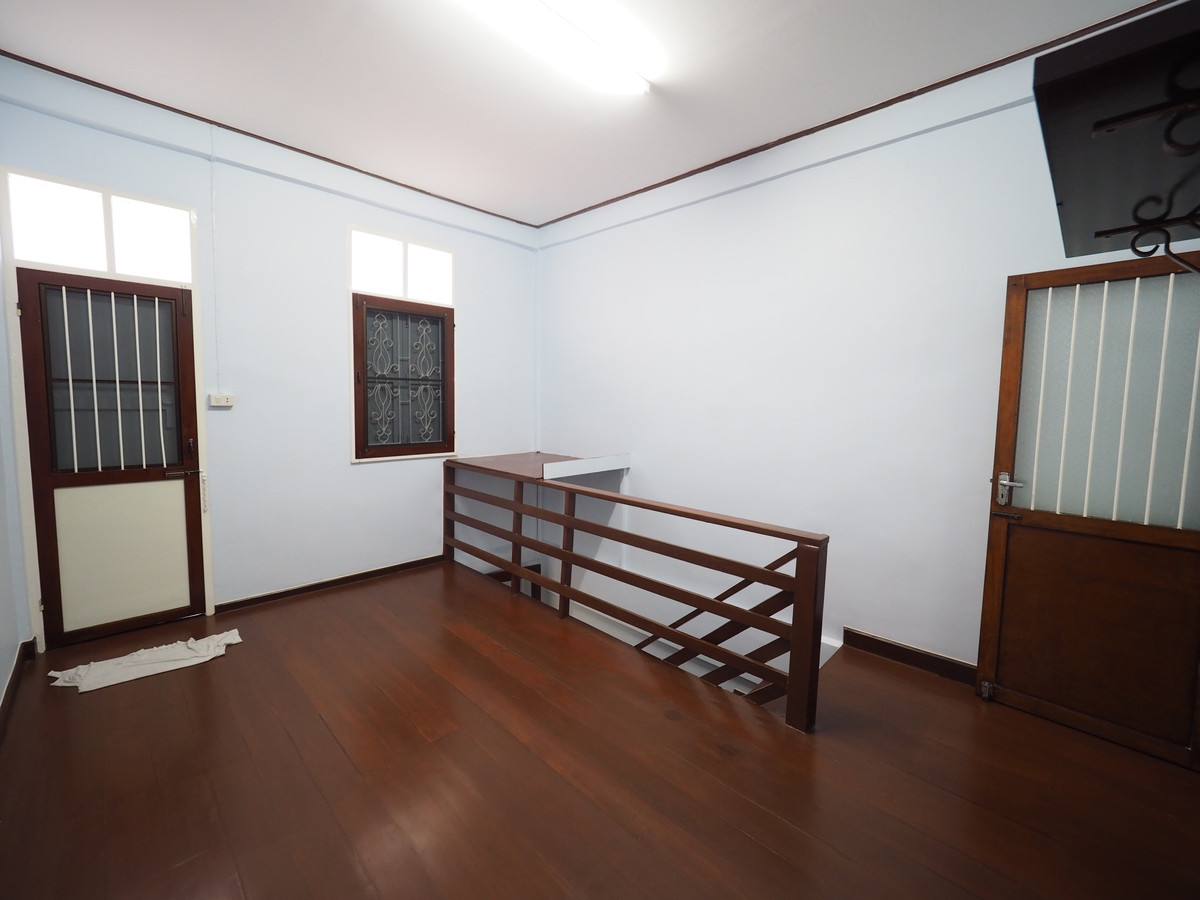 ให้เช่าทาวน์โฮมสาทร นราธิวาส : ให้เช่าตึกแถว 2 ชั้น 72 ตรม. รีโนเวทใหม่เขตสาทร