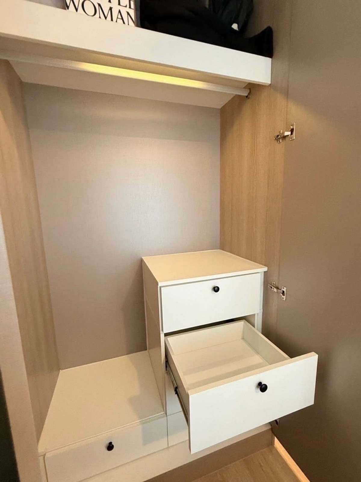 For RentCondoKasetsart, Ratchayothin : For rent, Elio Del Moss, Soi Phahonyothin 34, 1bed plus (2 bedrooms), near food sources, near BTS Senanikom 700 m., there is a shuttle, near Kasetsart University**TEL: 0863649888 / LINE: @751paggb