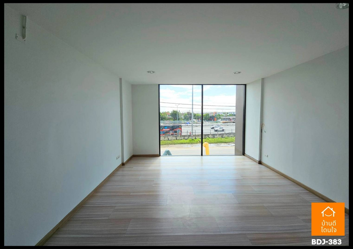 Home OfficePattanakan, Srinakarin : (Sell/Rent) Prime location for doing business HomeOffice City Link Rama 9-Srinakarin (17.9 sq m.) 3 bedrooms, 3 bathrooms, along Kanchana parallel road.