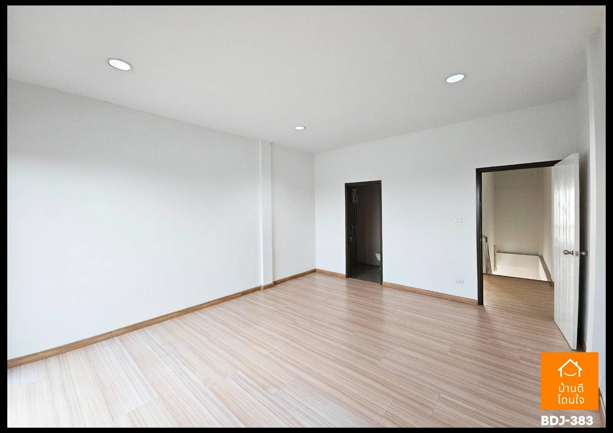 Home OfficePattanakan, Srinakarin : (Sell/Rent) Prime location for doing business HomeOffice City Link Rama 9-Srinakarin (17.9 sq m.) 3 bedrooms, 3 bathrooms, along Kanchana parallel road.