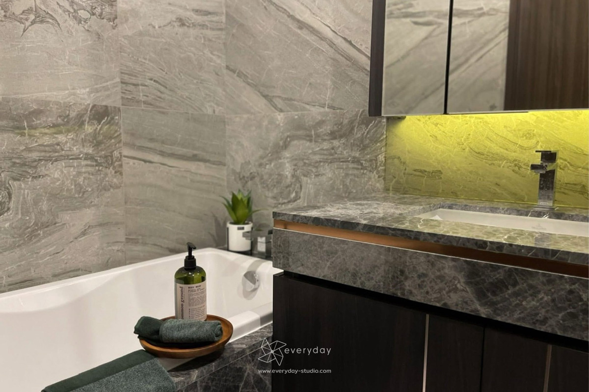 For RentCondoSukhumvit, Asoke, Thonglor : Available 10/3/26
Luxury living in the heart of Sukhumvit!Just a few steps to BTS Thonglor, surrounded by popular cafés and restaurants. Bright, unblocked view, fully furnished