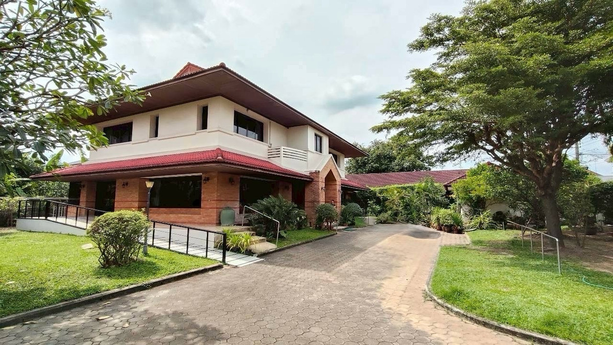 ให้เช่าบ้านพัฒนาการ ศรีนครินทร์ : 🏡 ให้เช่าบ้านเดี่ยวหลังใหญ่ – ซอยกรุงเทพกรีฑา 8
เหมาะสำหรับพักอาศัยหรือทำ โฮมออฟฟิศ
บนพื้นที่ใหญ่ถึง 1 ไร่ พื้นที่ใช้สอยกว้างขวาง