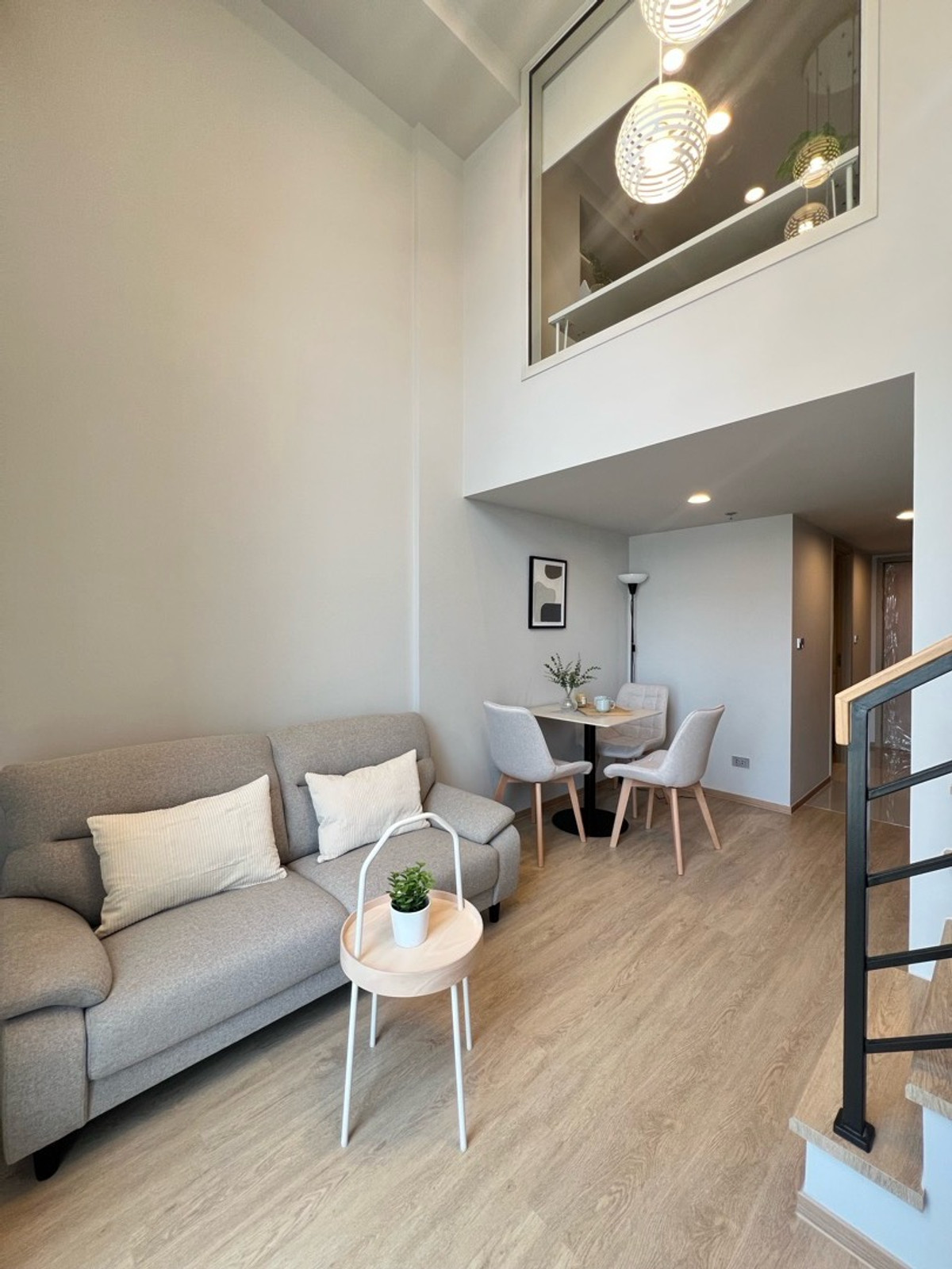 For RentCondoSiam Paragon ,Chulalongkorn,Samyan : Condo near Chula, 1 bedroom, 38 sq m., high floor, fully furnished, ready to move in, Culture Chula, near MRT Samyan 350 m., opposite the Thai Red Cross Statue. Make an appointment to see the actual room. Call 062-339-3663