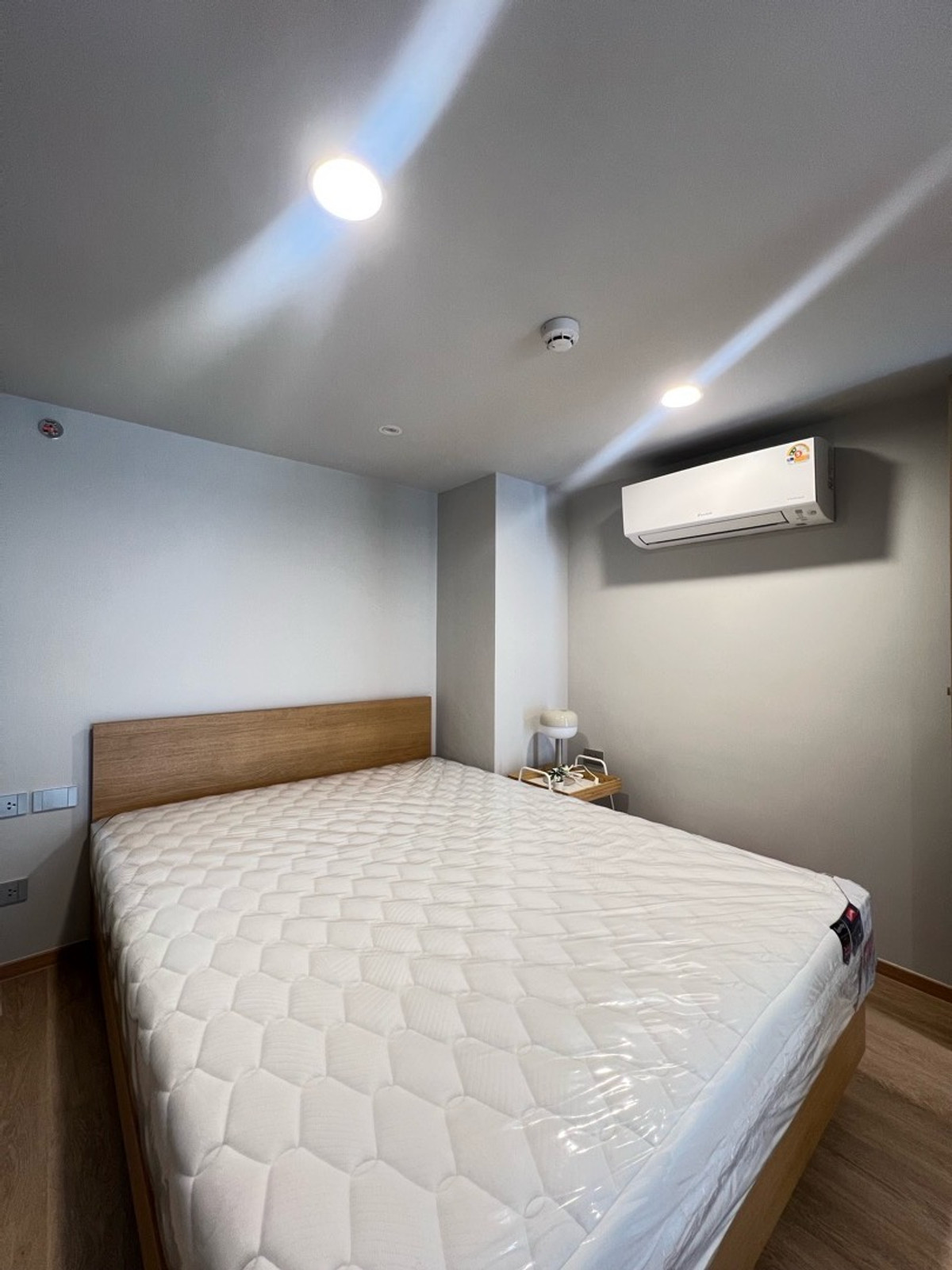 For RentCondoSiam Paragon ,Chulalongkorn,Samyan : Condo near Chula, 1 bedroom, 38 sq m., high floor, fully furnished, ready to move in, Culture Chula, near MRT Samyan 350 m., opposite the Thai Red Cross Statue. Make an appointment to see the actual room. Call 062-339-3663