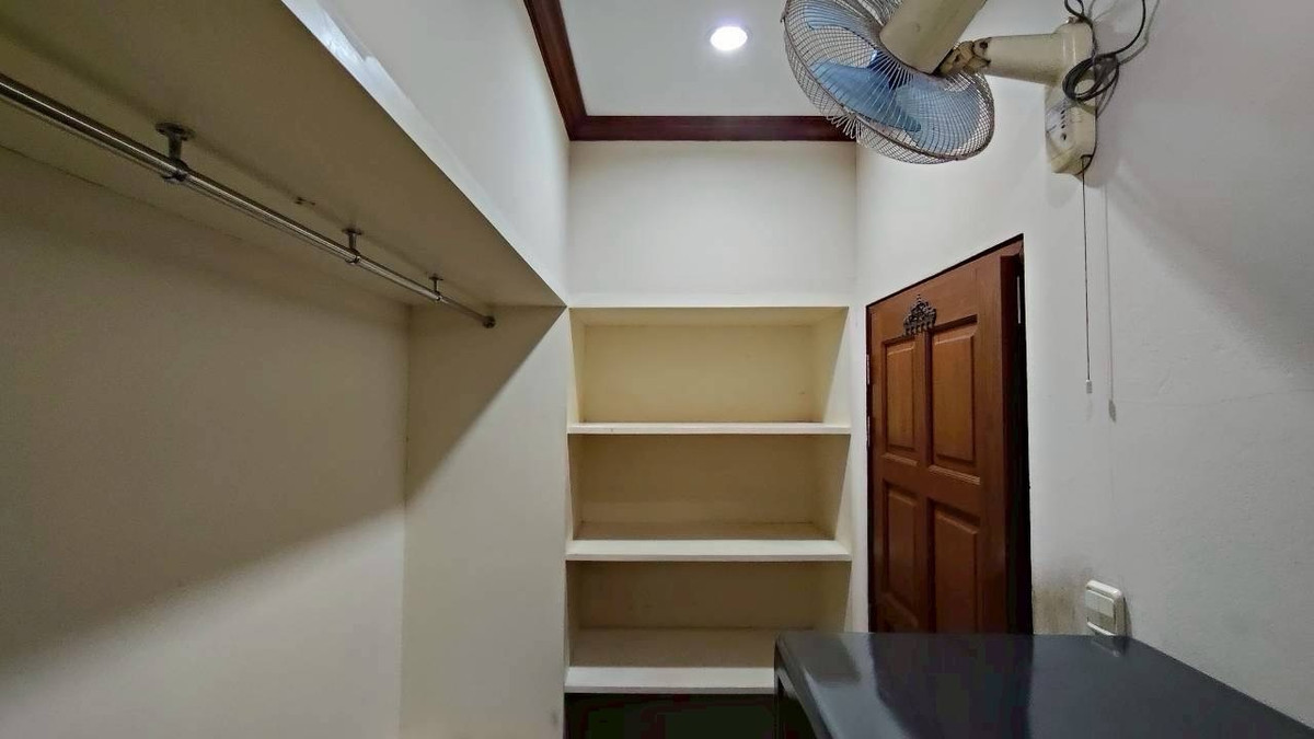 ให้เช่าบ้านพัฒนาการ ศรีนครินทร์ : 🏡 ให้เช่าบ้านเดี่ยวหลังใหญ่ – ซอยกรุงเทพกรีฑา 8เหมาะสำหรับพักอาศัยหรือทำ โฮมออฟฟิศบนพื้นที่ใหญ่ถึง 1 ไร่ พื้นที่ใช้สอยกว้างขวาง