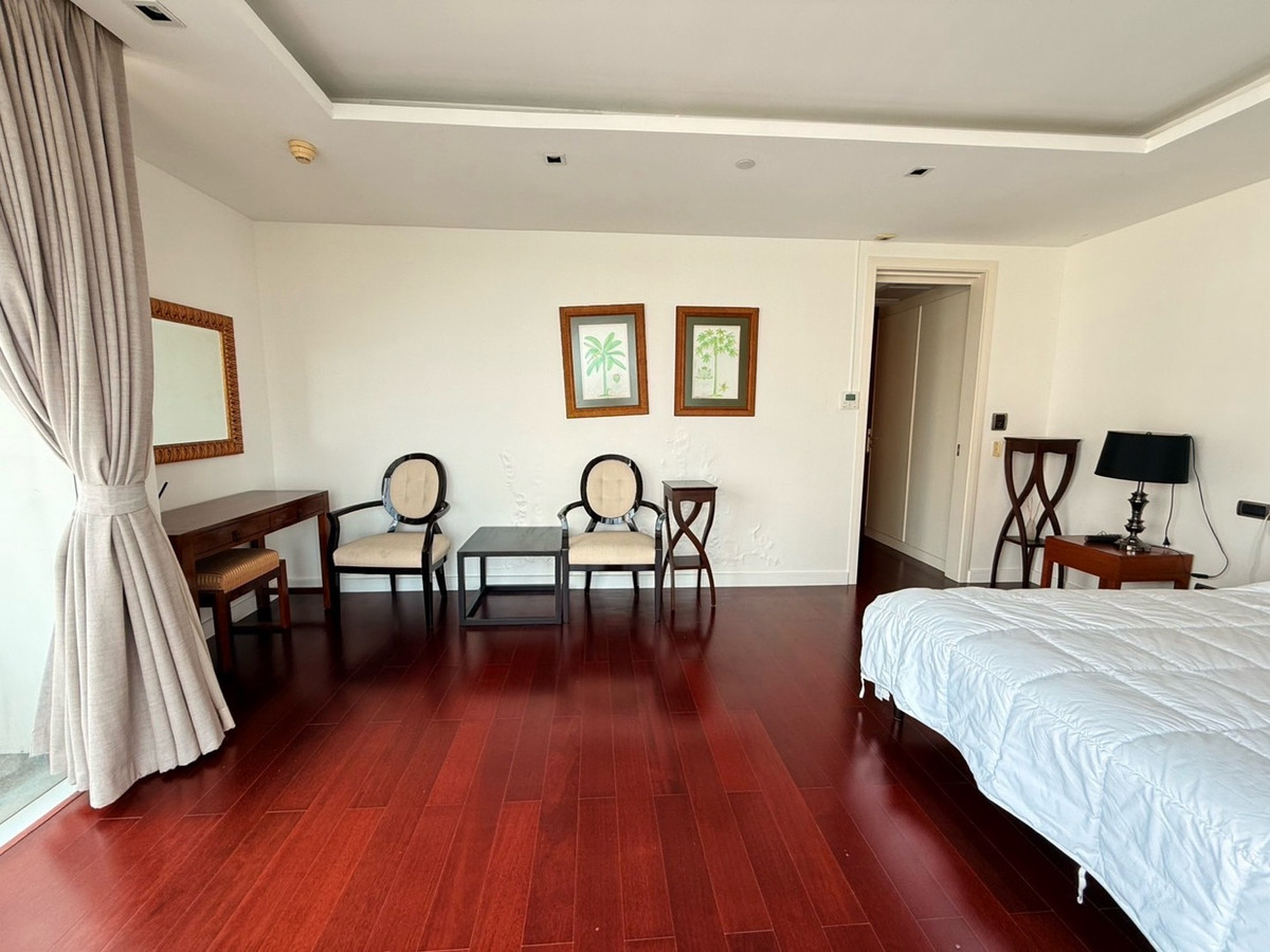 ให้เช่าคอนโดอารีย์ อนุสาวรีย์ : For Rent 3-Bedroom Pet Friendly Condo 