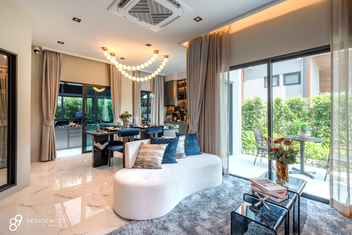 HouseRama9, Petchburi, RCA : For rent-sale, luxury house, foreigners can buy. Freestanding townhouse, 4 floors, 4 bedrooms, 5 bathrooms, parking for 2 cars in the 89 Residence Ratchada-Rama 9 project, good location, affordable price.