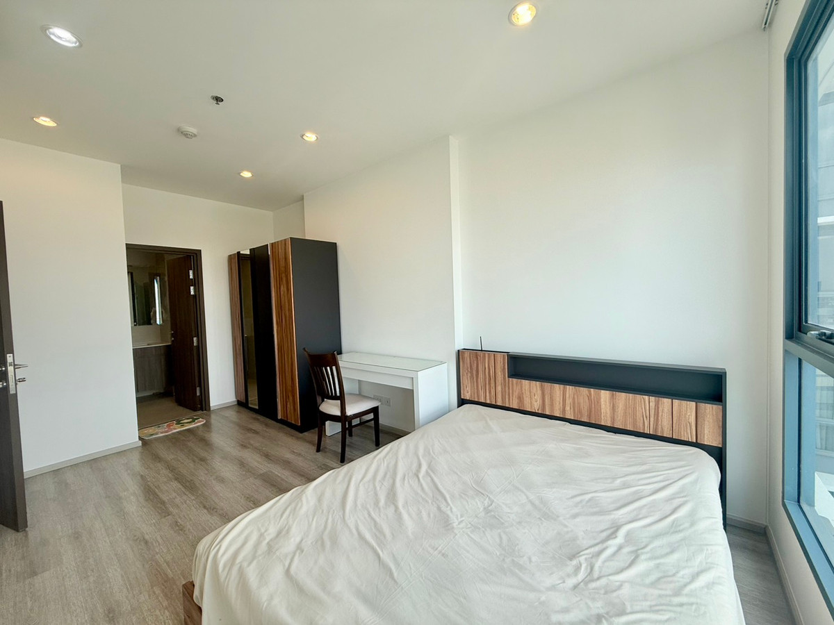 For RentCondoOnnut, Udomsuk : Rare unit at Ideo Mobi 66 💙 High floor with a stunning city view 🌆 Only 18,000 THB, ready to move in!