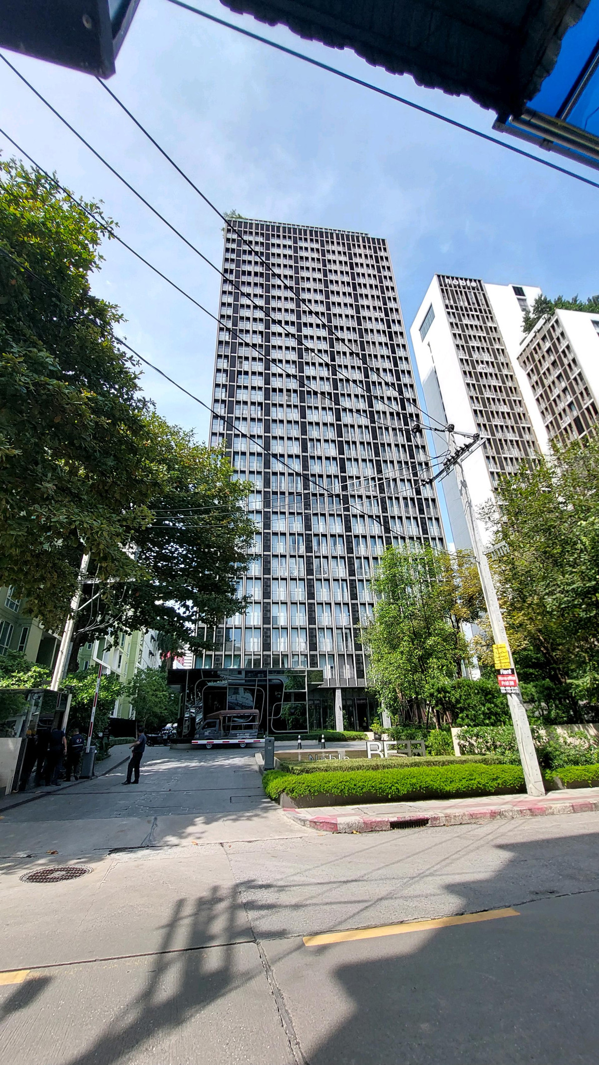 ขายคอนโดสุขุมวิท อโศก ทองหล่อ : ขายคอนโด Noble B33 ห้องใหม่ ห้องมุม เข้าซอยสุขุมวิท31 เพียง 120 เมตร 2 ห้องนอน 2 ห้องน้ำ ขาย 14.9 ล้านบาท