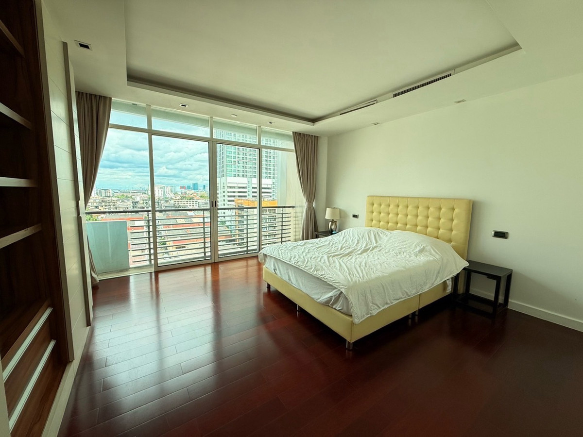 ให้เช่าคอนโดอารีย์ อนุสาวรีย์ : For Rent 3-Bedroom Pet Friendly Condo 