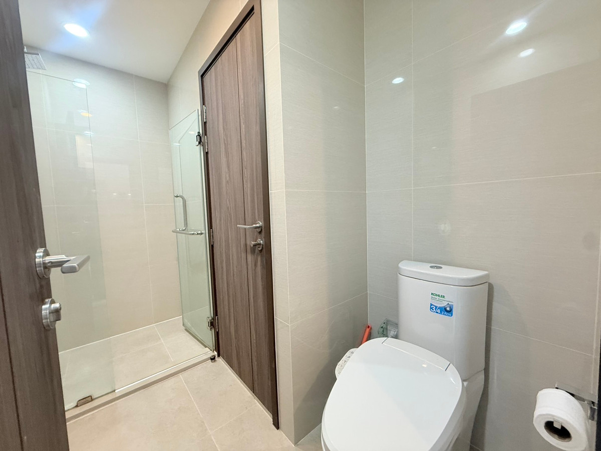 For RentCondoOnnut, Udomsuk : Rare unit at Ideo Mobi 66 💙 High floor with a stunning city view 🌆 Only 18,000 THB, ready to move in!