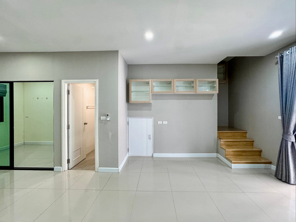 For SaleTownhomeNawamin, Ramindra : For Sale: Modern 3-Storey Townhome | Fully Extended, Like-New Condition | 4 Bedrooms | Prime Location Near Expressway