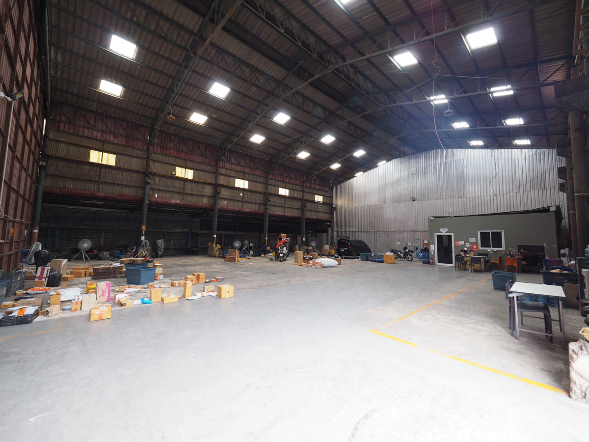 ให้เช่าโกดังพระราม 3 สาธุประดิษฐ์ : โกดังขนาด 609 ตรม. บนถนนพระราม 3 แนบราบสูง 12 เมตรพร้อมที่จอด 6 คัน 150เมตรจากถนนใหญ่